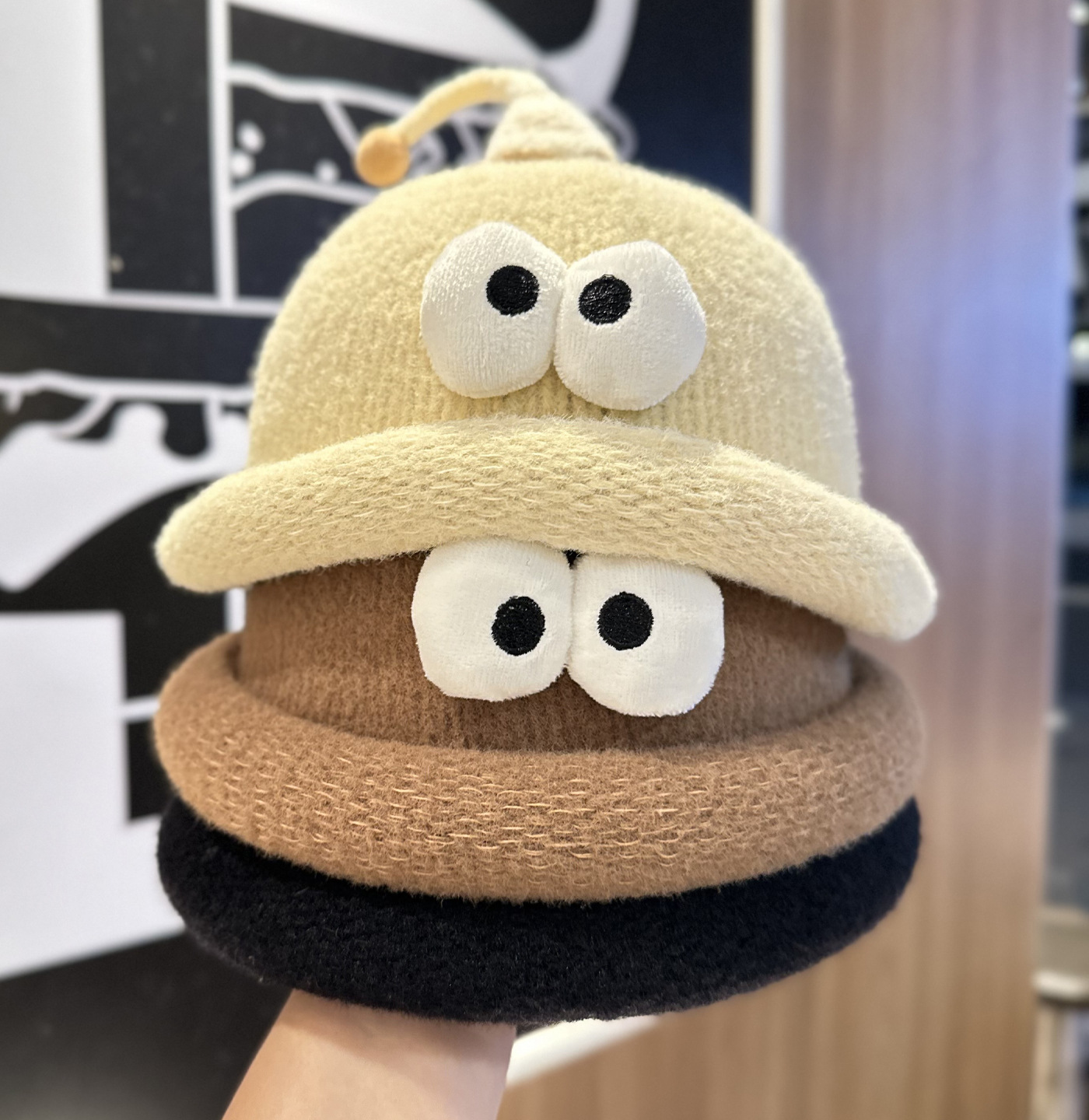 Playful Big-Eyed Garlic Knitte - Beanie Cuffed Knit recensione e prezzo