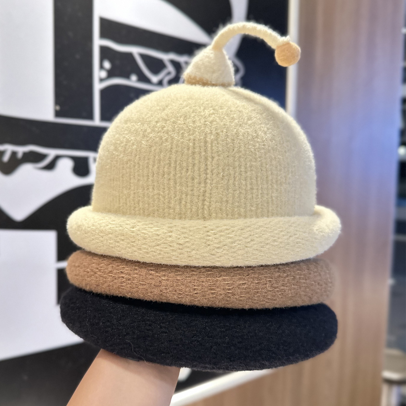 Playful Big-Eyed Garlic Knitte - Beanie Cuffed Knit recensione e prezzo